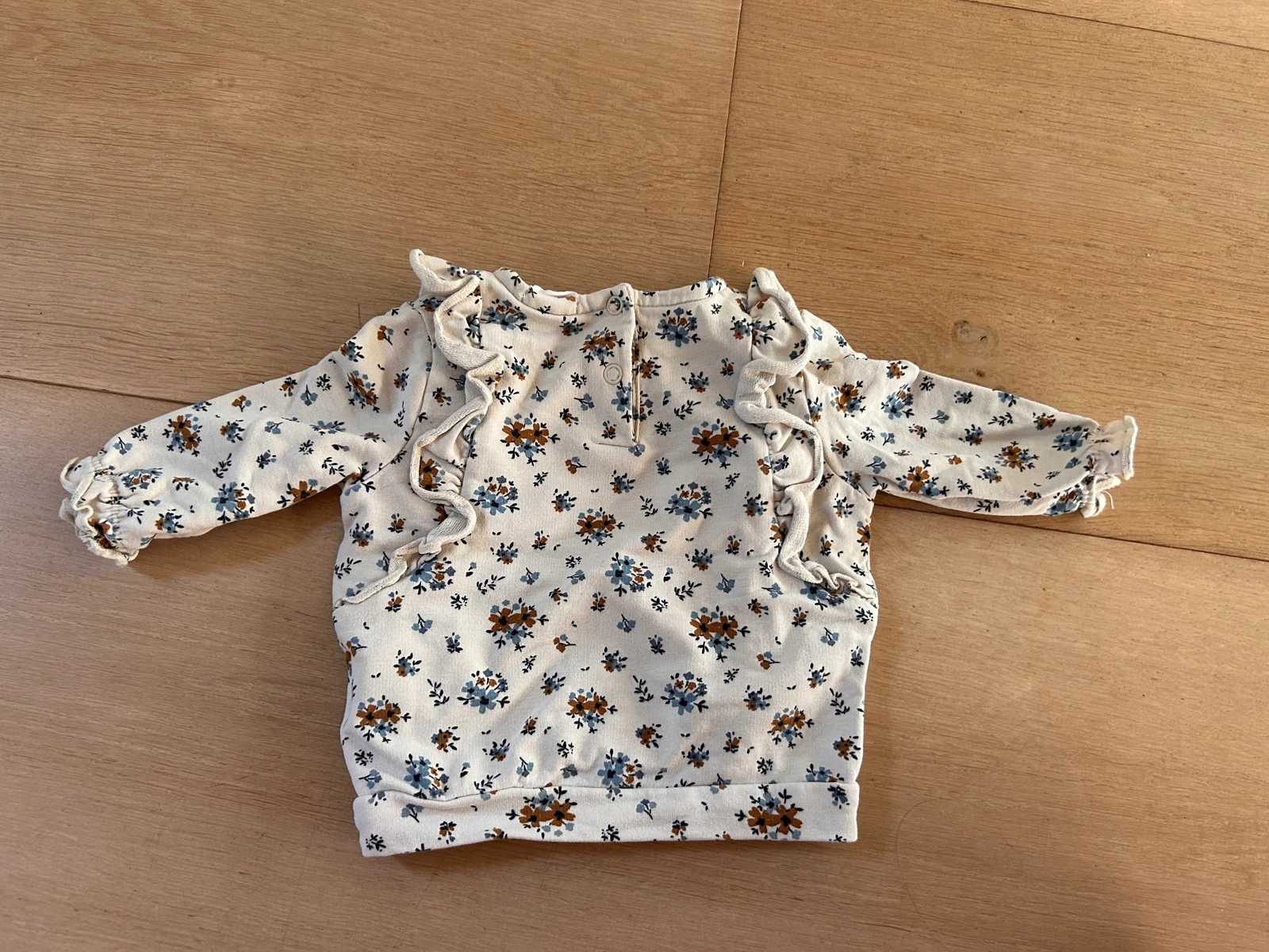 Adorável blusinha com flores da Cuddles and Smiles – photo 4